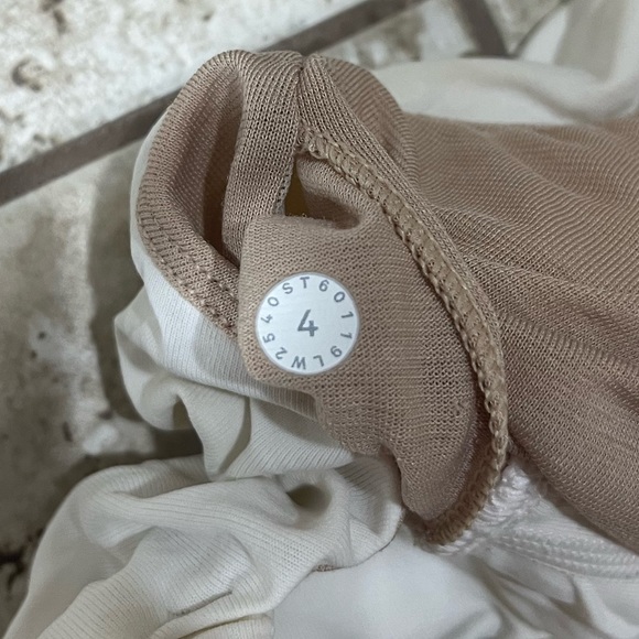 Lululemon Energy Bra - White - Women’s Size 4 - Picture 7 of 8